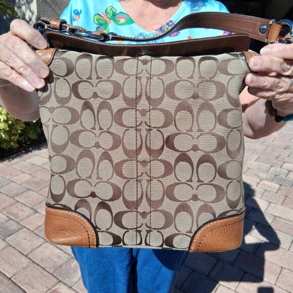 COACH Vintage Chelsea Turnlock Hobo Handbag (10981) w/Original Box and Dust Bag - Picture 2 of 16